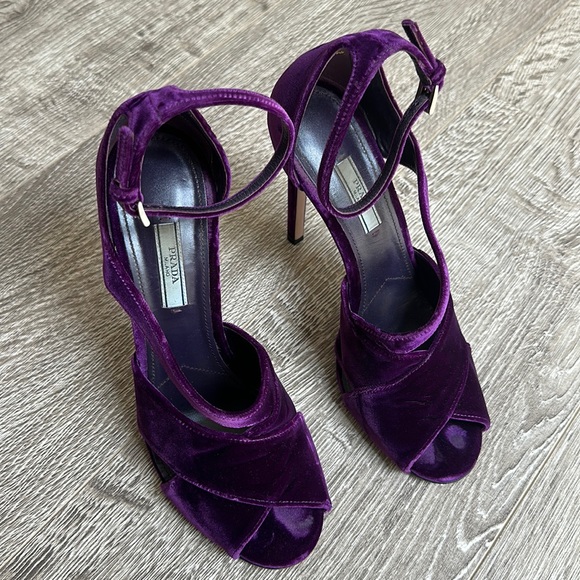 Prada suede heels - Picture 3 of 11